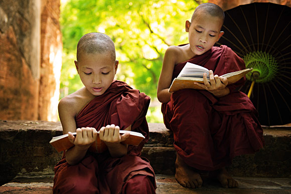 boys_reading